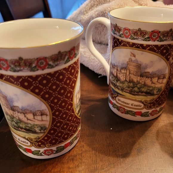 Windsor Castle Teapot set - Picture 5 of 5